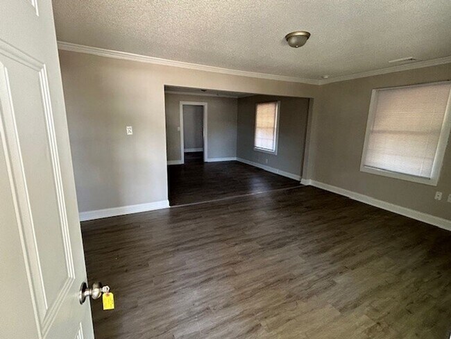 Building Photo - 3 Bedroom House in Tarboro Pets and Sectio...