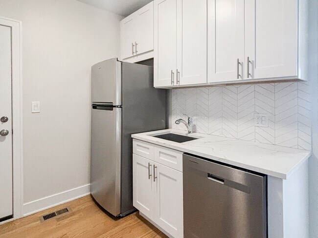 Foto del edificio - 1952 W Wilson Ave