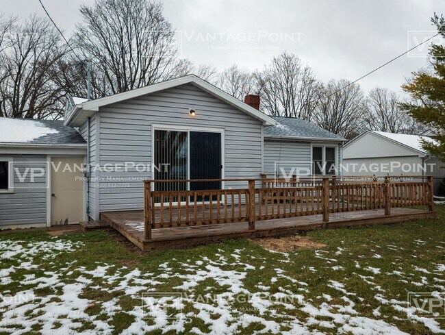 Building Photo - 825 S Oneida St