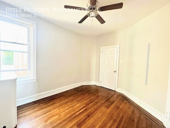 Foto del edificio - Lovely East Oak Lane 2BR/1BA with Ample St...
