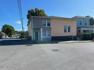 Primary Photo - 1100 E Oak St