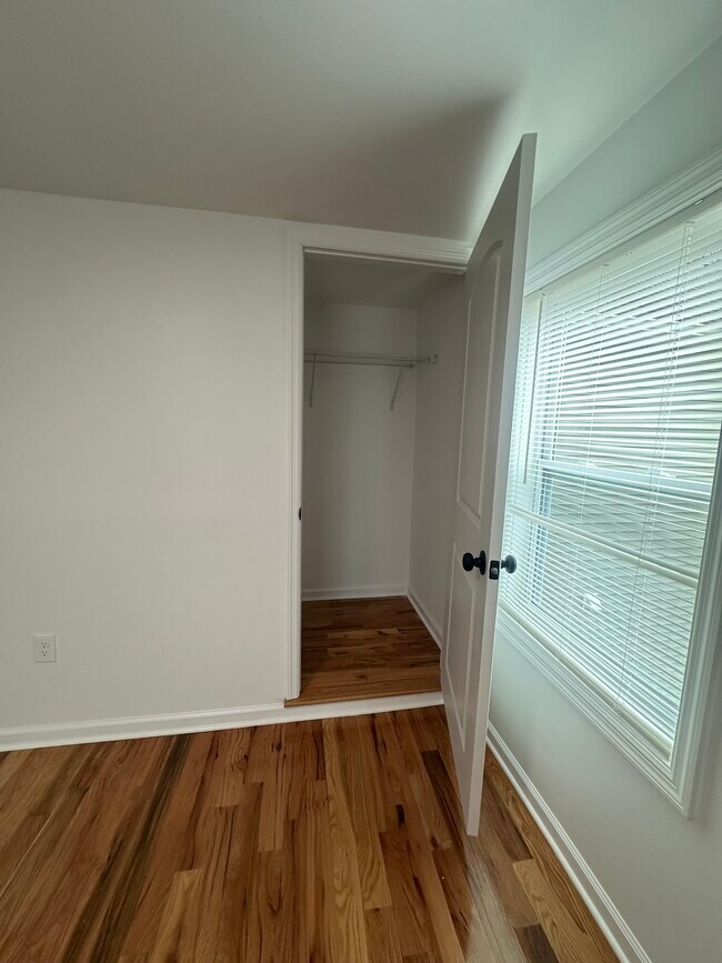 Building Photo - 17 Church St