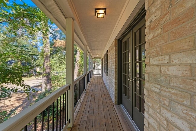 Foto del edificio - 3811 Woodbriar Dr