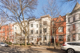 Building Photo - 127 11th St NE