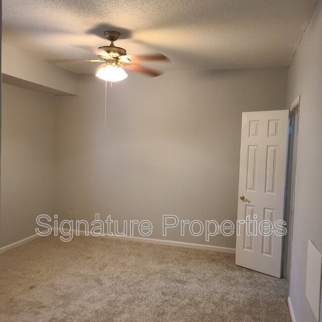 Foto del edificio - 830 Brassie Ln