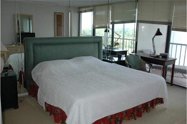 Foto del edificio - 7768 Lakeside Blvd