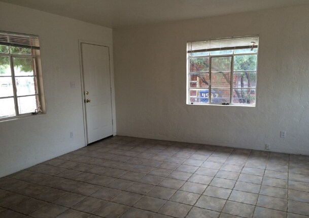 Foto del edificio - 4533 E 17th St