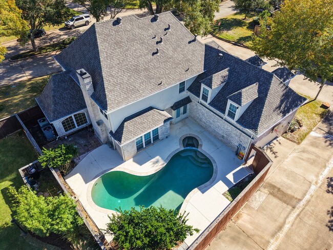 Building Photo - 722 Crossroads Dr