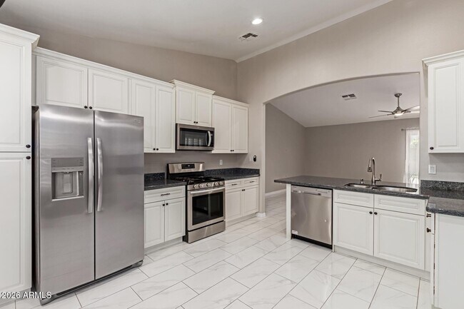 Building Photo - 16523 W Saguaro Ln