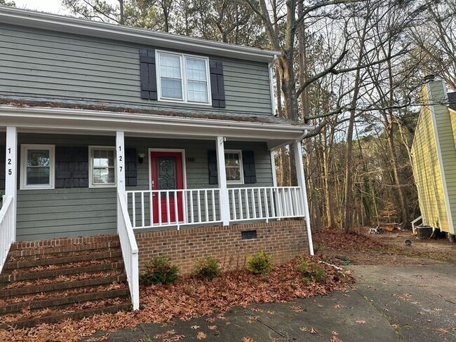 Building Photo - Charming 3-Bedroom Duplex for Rent in Cary!