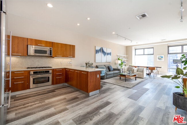 Foto del edificio - 801 S Grand Ave