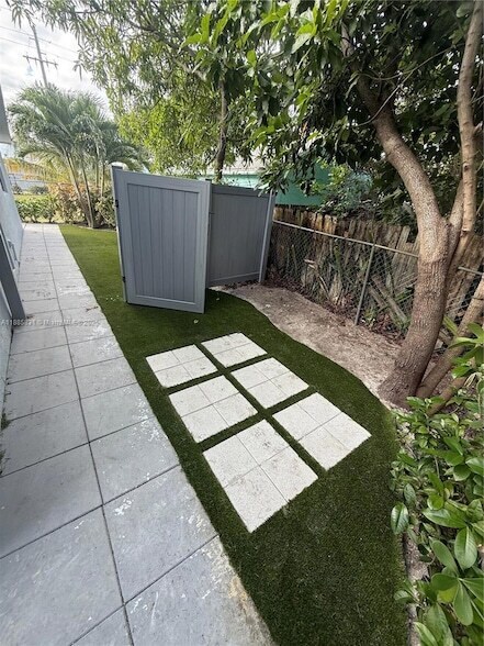 Photo - 1109 NE 6th Ave Apartment