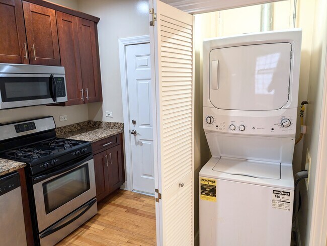 Foto del edificio - 142 Elmwood Ave