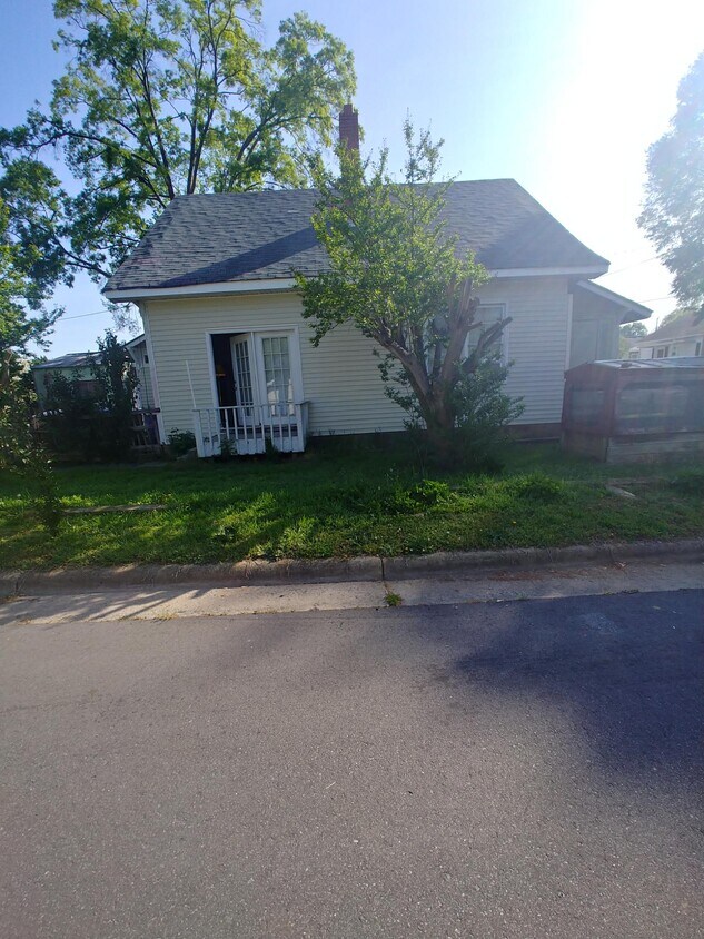 Building Photo - 715 Spruce St