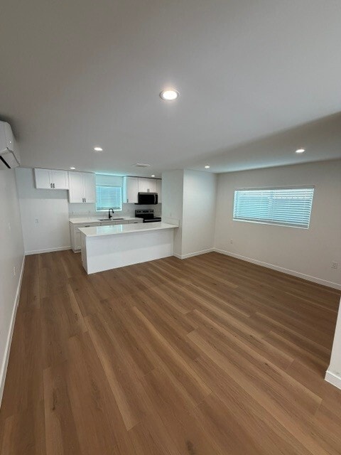 Building Photo - 1441 1/2 N Ave 47