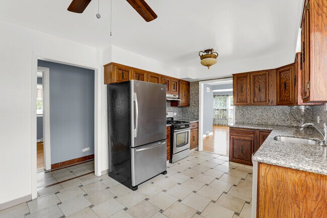 Foto del edificio - 3821 W MORSE Ave