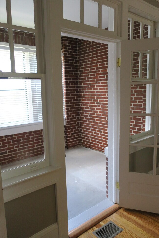 Building Photo - 2970 Riverside Ave