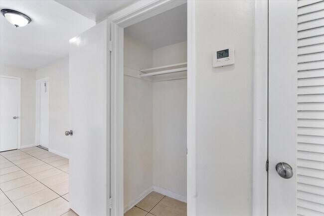 Foto del edificio - Colonial Sunset Apartment Homes