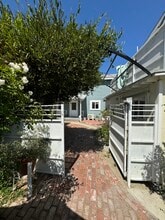 Building Photo - 822 1/2 E Kensington Rd