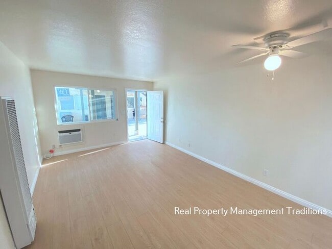 Building Photo - Updated Apt in Rosamond - Military Discount!
