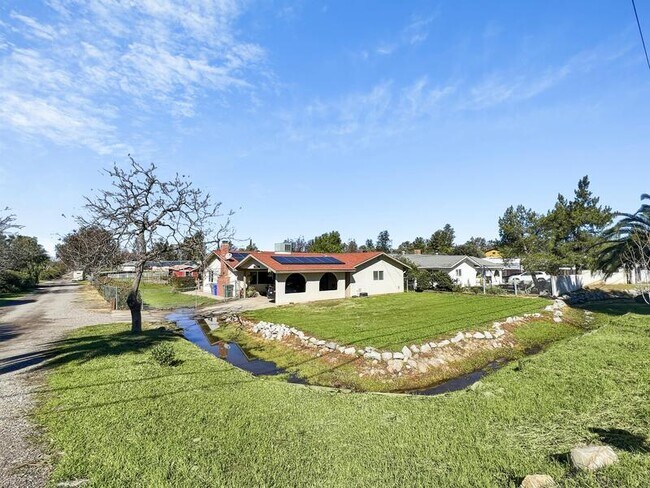 Foto del edificio - 1535 Keyes Rd