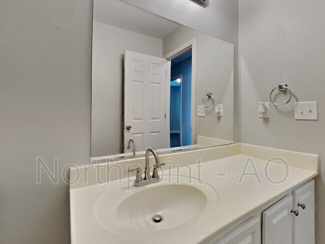 Building Photo - 992 Lena St NW