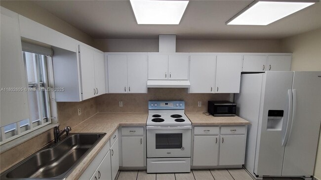 Foto del edificio - 3325 SW 23rd Ter