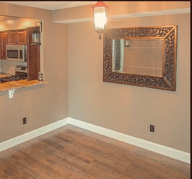 Dining area - 5004 N Convent Ln