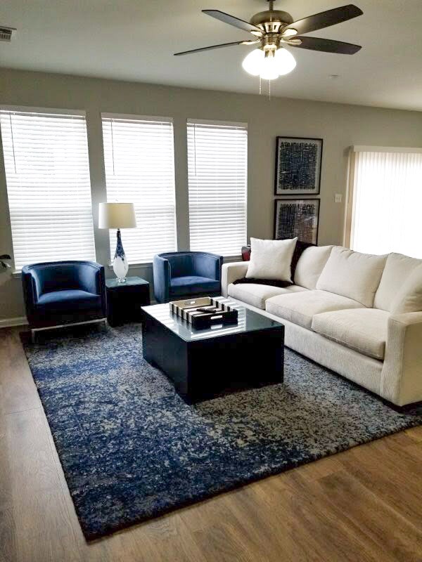 Foto principal - 2515 Willow Springs Ln