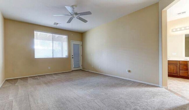 Foto del edificio - 4 bedroom in South Mountain Area