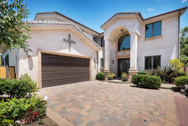 2 car garage - 258 Santa Isabel Ave