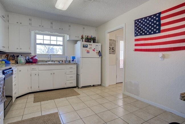 kitchen - 3705 38th St