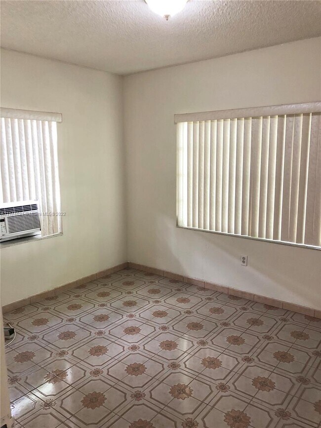 Foto del edificio - 3607 SW 7th St