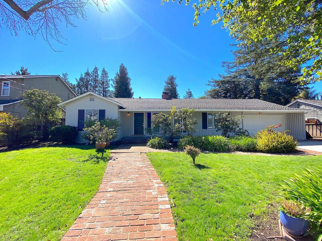 Primary Photo - Beautiful 3 Bed + 2 Bath Los Altos Home - ...