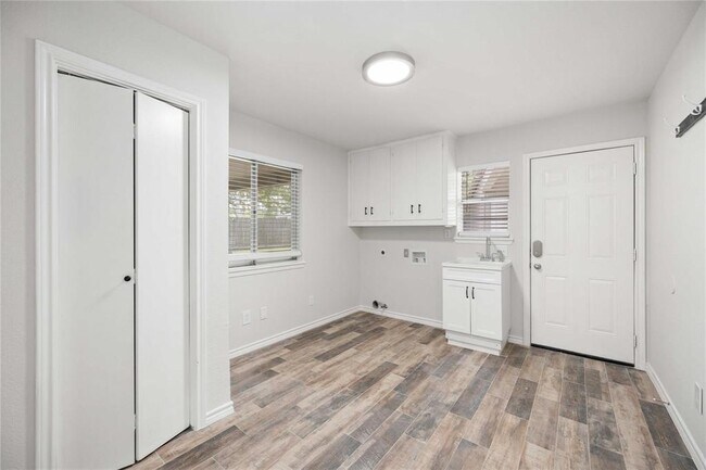 Building Photo - 5507 Braesvalley Dr