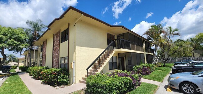 Building Photo - 10029 Winding Lake Rd