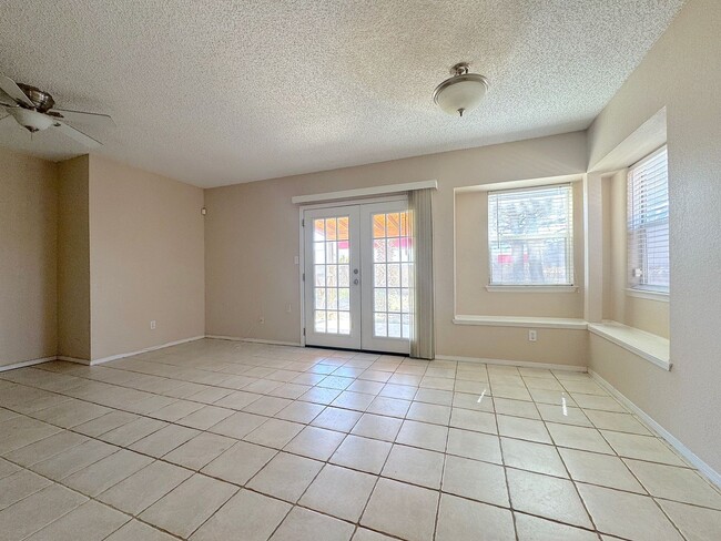Building Photo - East El Paso 3 bed Refrig A/C!