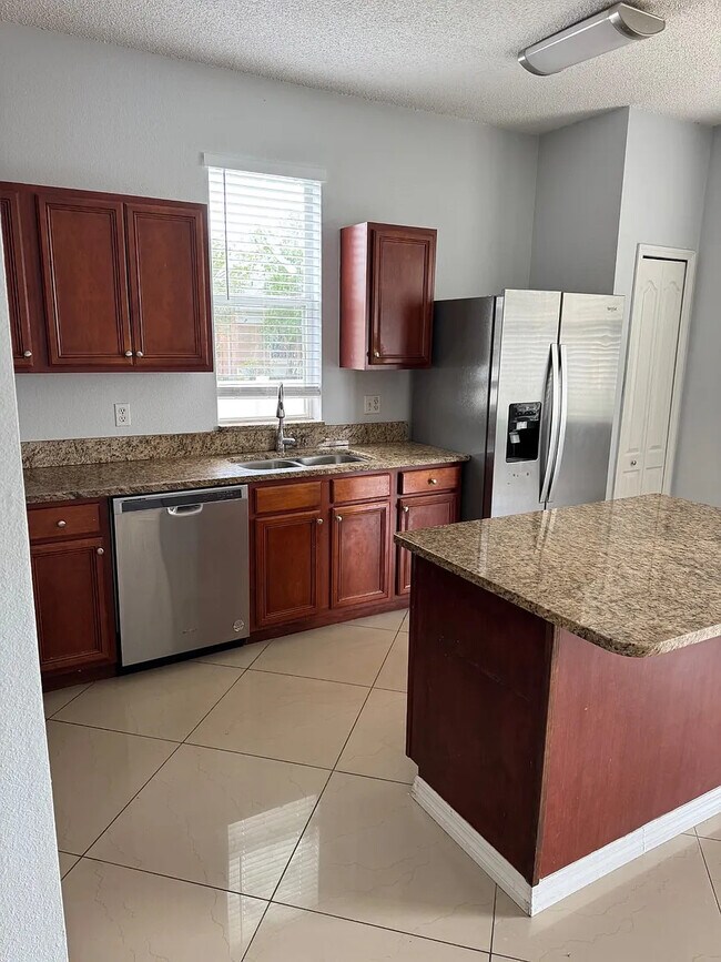 Building Photo - 5744 Vista Linda Dr