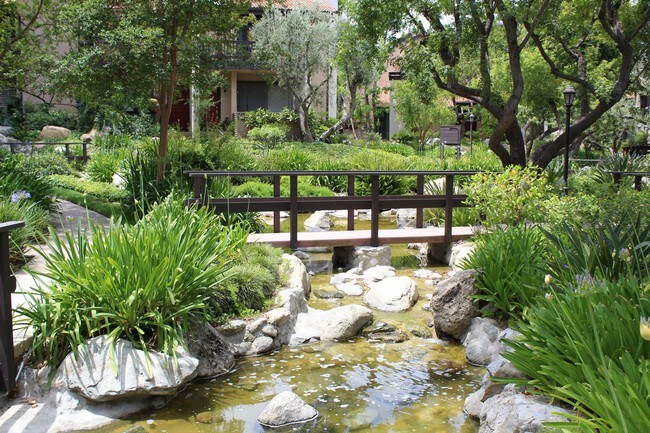 Hermosos jardines - 21820 Marylee St