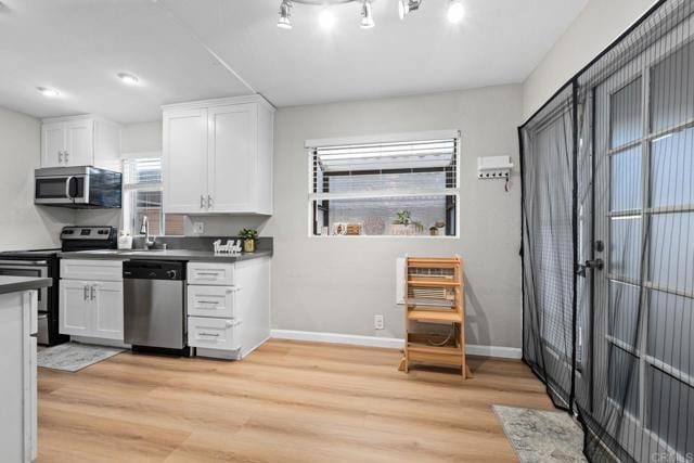 Foto del edificio - 3140 Midway Dr