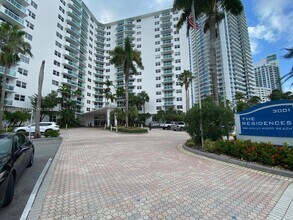 Building Photo - 3001 S Ocean Dr