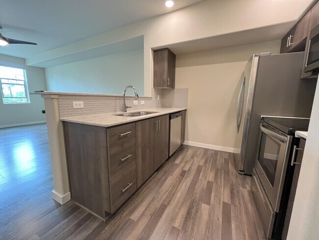Building Photo - Modern 1-Bedroom Apartment with Stylish Fi...