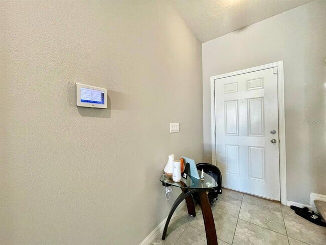 Foto del edificio - 7123 Summer Holly Pl