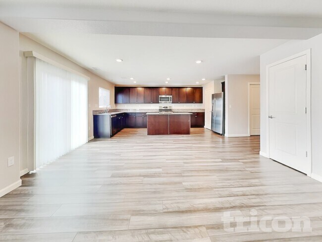 Foto del edificio - 8952 Elk Ravine Dr