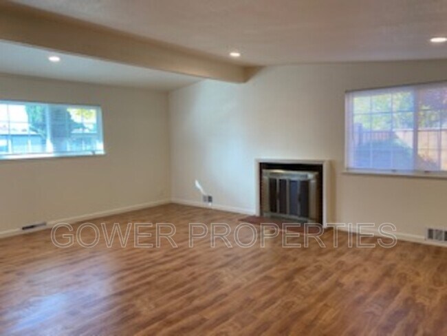 Building Photo - 37734 Teakwood Dr