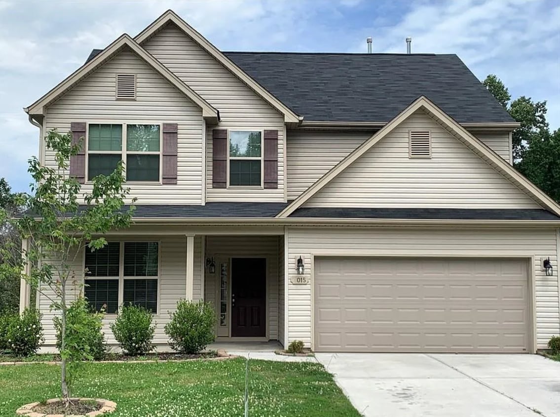 Foto principal - Spacious 5 Bedroom, 3 bath home in Greensb...
