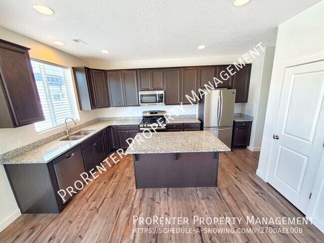 Foto del edificio - Like New 3 Bed, 2.5 Bath Syracuse Home