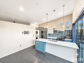 Building Photo - 1443 31st St