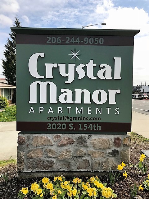 Primary Photo - Crystal Manor