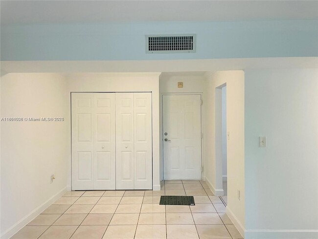 Foto del edificio - 9440 Fontainebleau Blvd